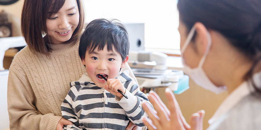 成増さくら歯科の小児歯科では、専門医も在籍し、お子さんも親御さんも安心して治療が受けられる環境をご用意しております。