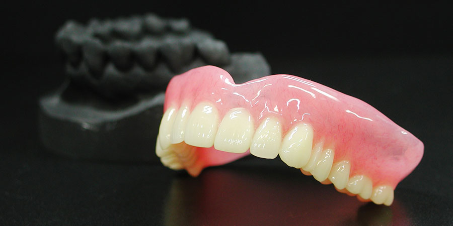 入れ歯を使って噛むことでも脳は活性化される