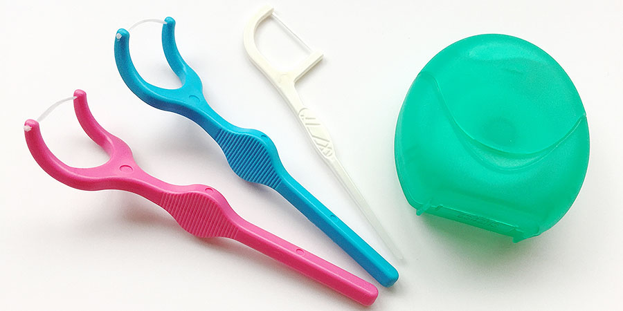 デンタルフロスや歯間ブラシ