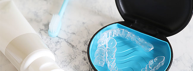 矯正治療中に外出先で歯磨きできないときの対処法